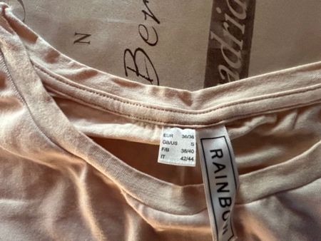 Schöns Sommer-T-Shirt mit Schmetterling-Motiv Gr, 36/38..