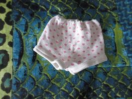 Süsse Unterhosen mit Herzen für Puppen, Bund 7-12 cm, L: 9cm