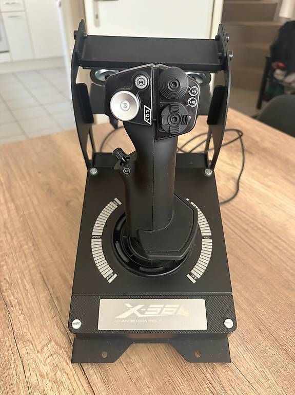 Controller:     Logitech X56 HOTAS + Pedale + 2x Oplite Halter – Gebraucht aus Büsserach von Jmtm88 1