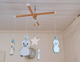 Süsses Baby Mobile Pinguin Holz neuwertig