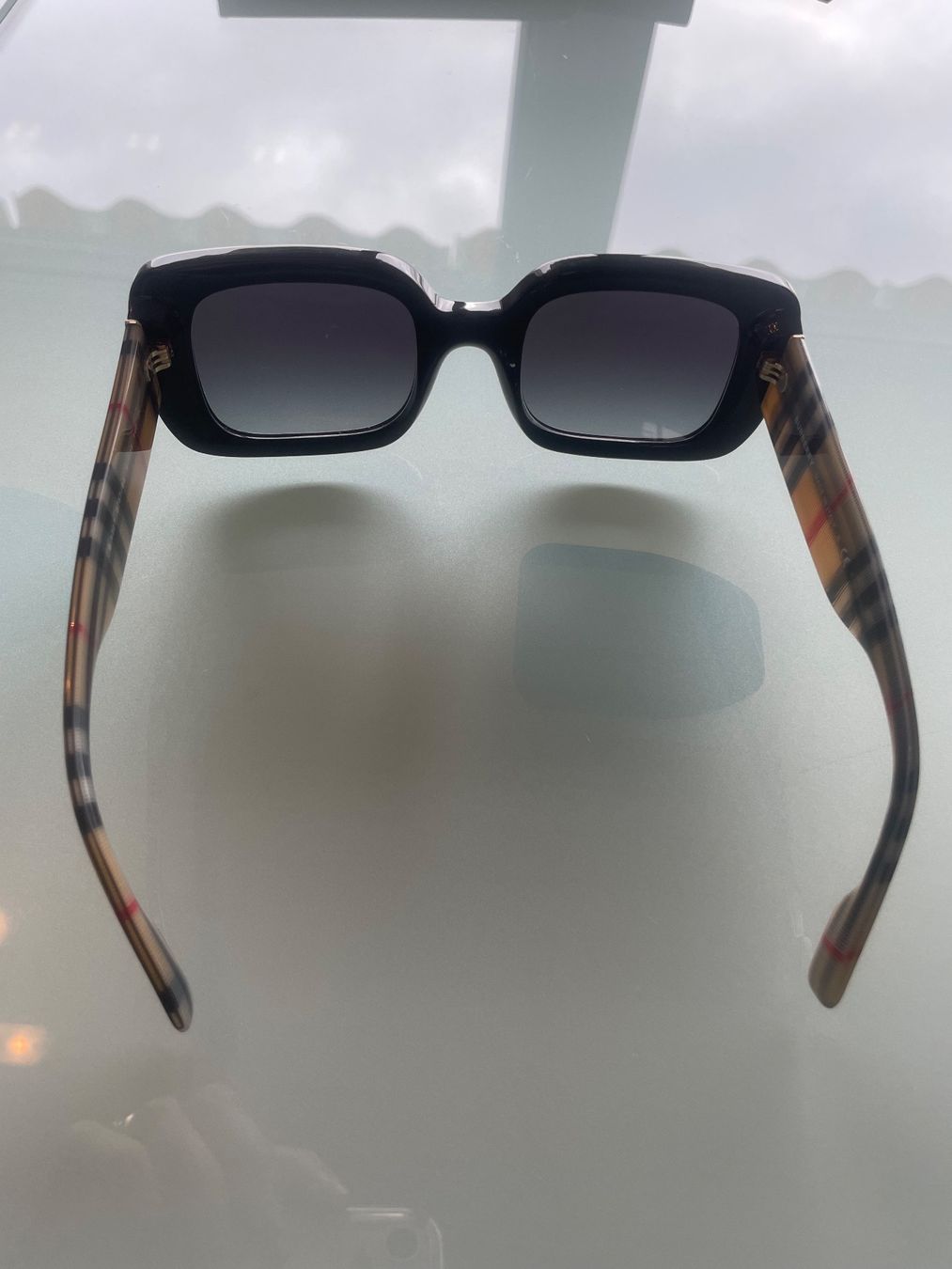 Burberry Occhiali & Lenti: Lunettes de soleil Burberry – Usato da Vuadens venduto da Nina11 1