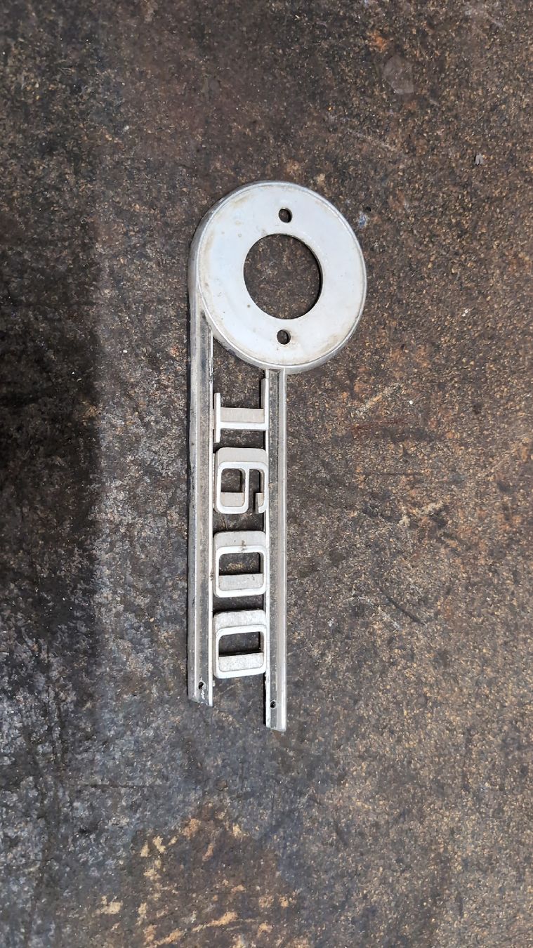 BMW Tutti pezzi di ricambio auto: BMW 02 1600 Emblem – Usato da Bad Ragaz venduto da MR_BR