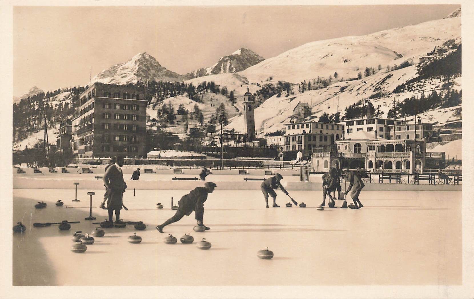 Cartes postales: St. Moritz GR Curling auf dem Eis belebt – D'occasion à Biasca par Blenio71