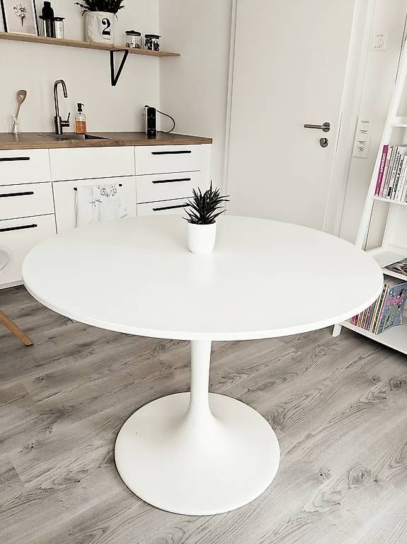 Set de table et chaises: Runder Tisch und 4 Stühle – D'occasion à Alpnachstad par Jegi_2 2
