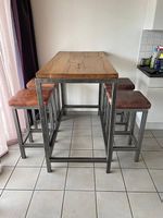 Hochtisch mit 4 Hocker