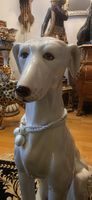 Elegante, lebensgrosse Keramik Skulptur Windhund