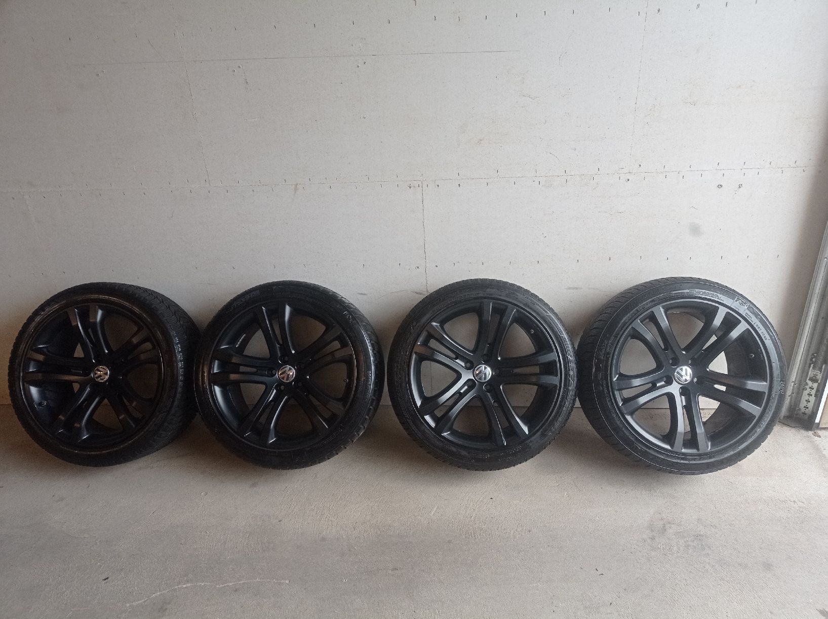 Pneumatici & Ruote complete: 19" Original VW Tiguan "5N" Winterräder – Usato da Hohenrain venduto da cars77