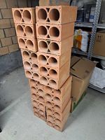 Weinregal-Steine aus Ton