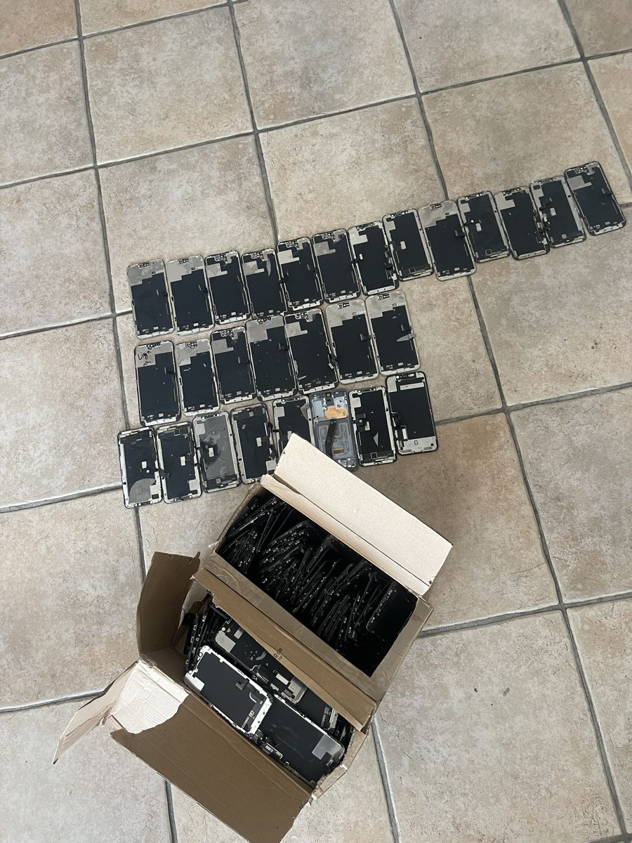 Apple Telefoni cellulari / Smartphones: Lot display défectueux iPhone – Difettoso da Biel/Bienne venduto da ham_wf9n