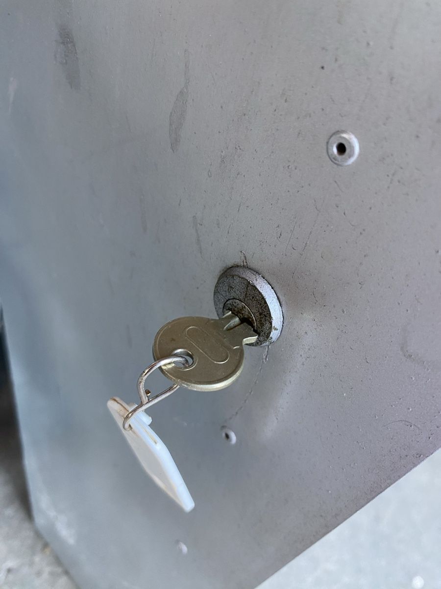 Vitrinen: Vitrinenkasten Metall, Glas – Gebraucht aus Glattbrugg von Pischte.Brockenhaus 7