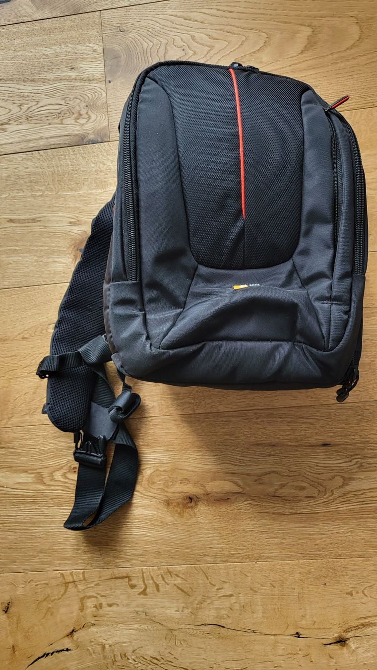 Zaini: Case Logic Fotorucksack – wie neu, viel Stauraum&Regenhülle – Usato da Wetzikon ZH venduto da runner63