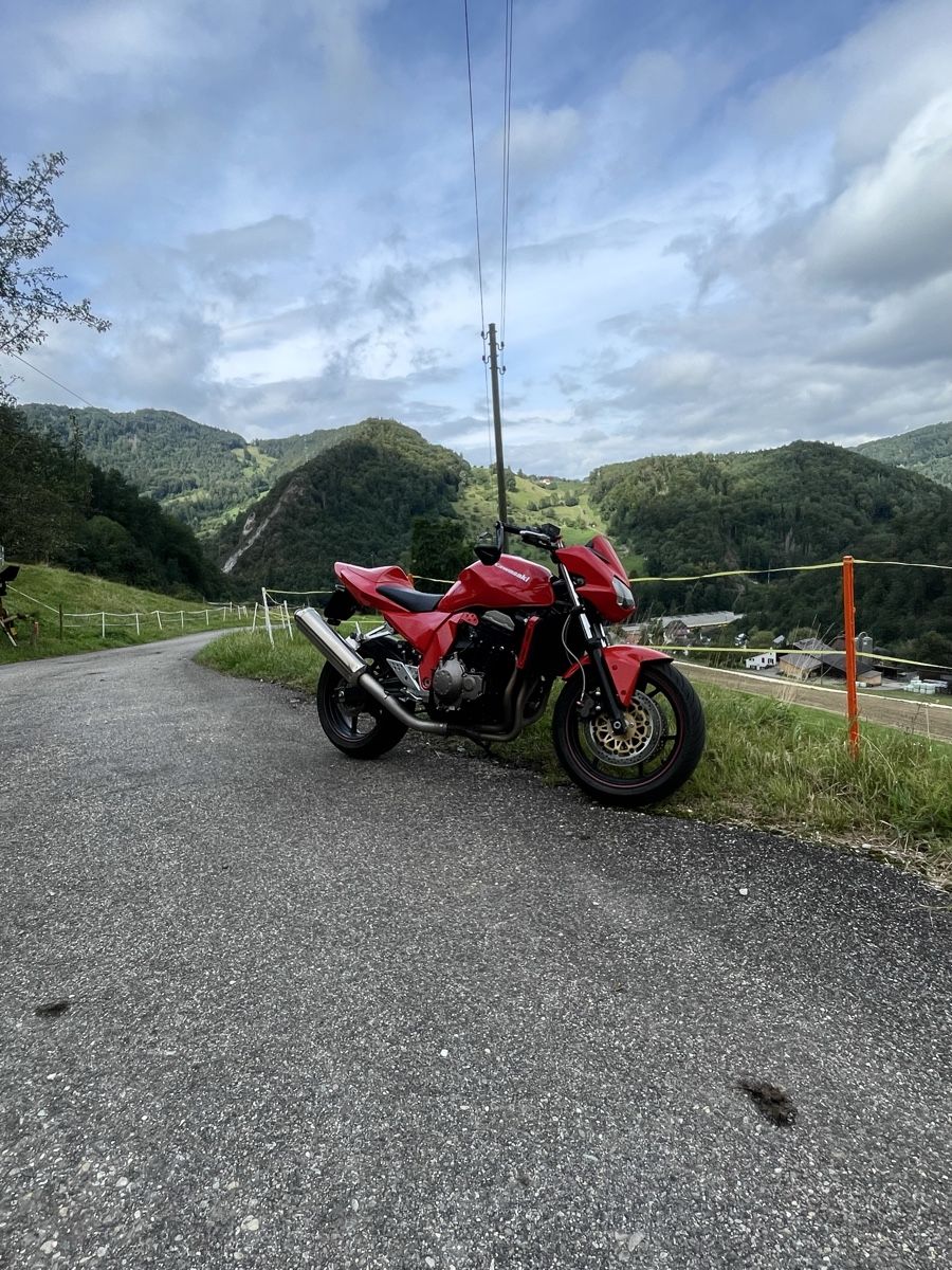 Kawasaki Strada: Kawasaki Z 750 Preis VB – Usato da Basel venduto da Jonas.Federer