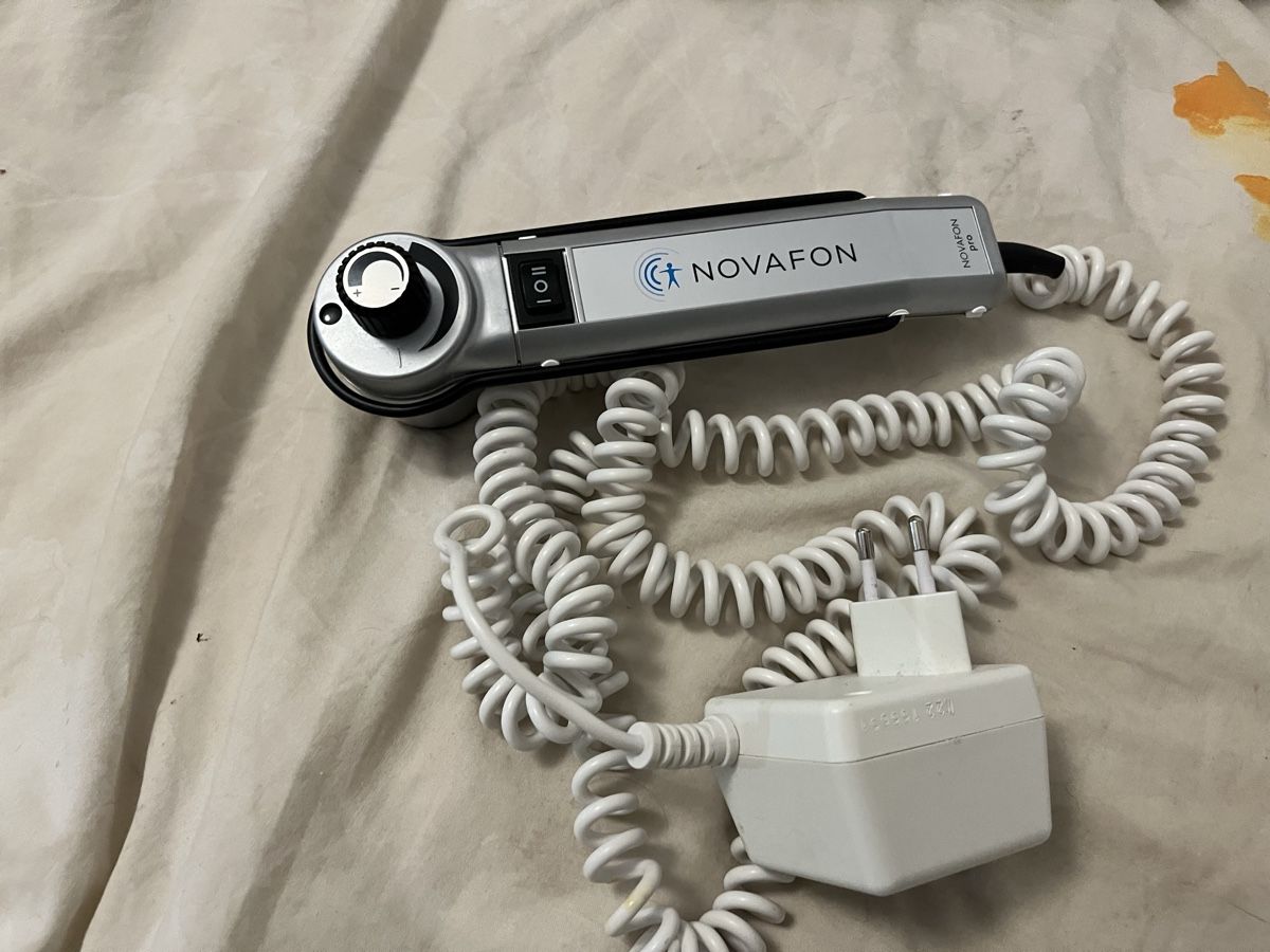 Novafon Dispositivi per massaggi: Novafon Pro Schallwellengerät – Usato da Zürich venduto da Gurly 2