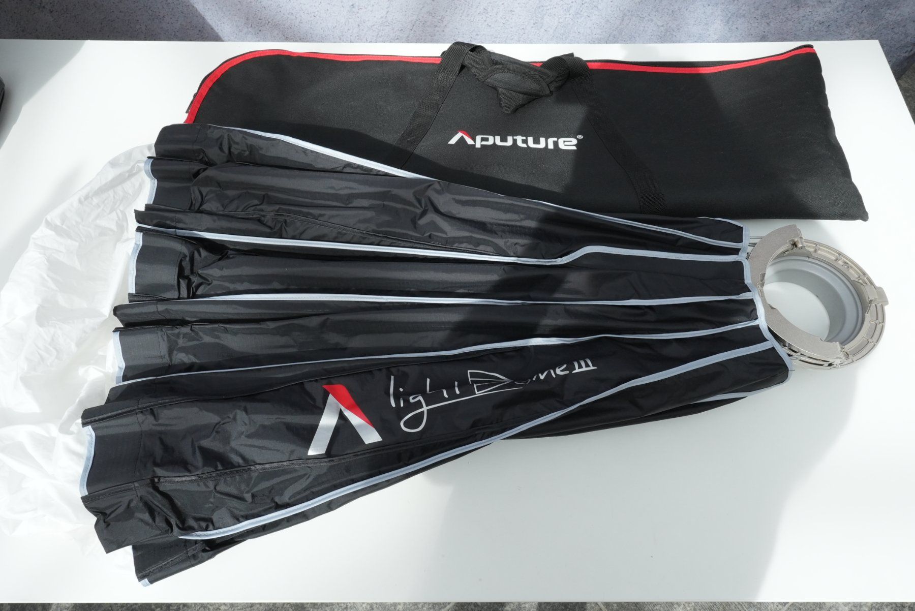Aputure Lampade: Aputure LS 600D Pro V-Mount Profi Video LED-Leuchte 600W – Usato da Luzern venduto da PMPHOTOMEDIA 1