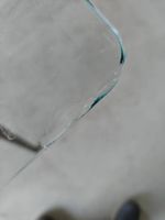 Bureau en verre blanc transparent (ou table) avec pieds