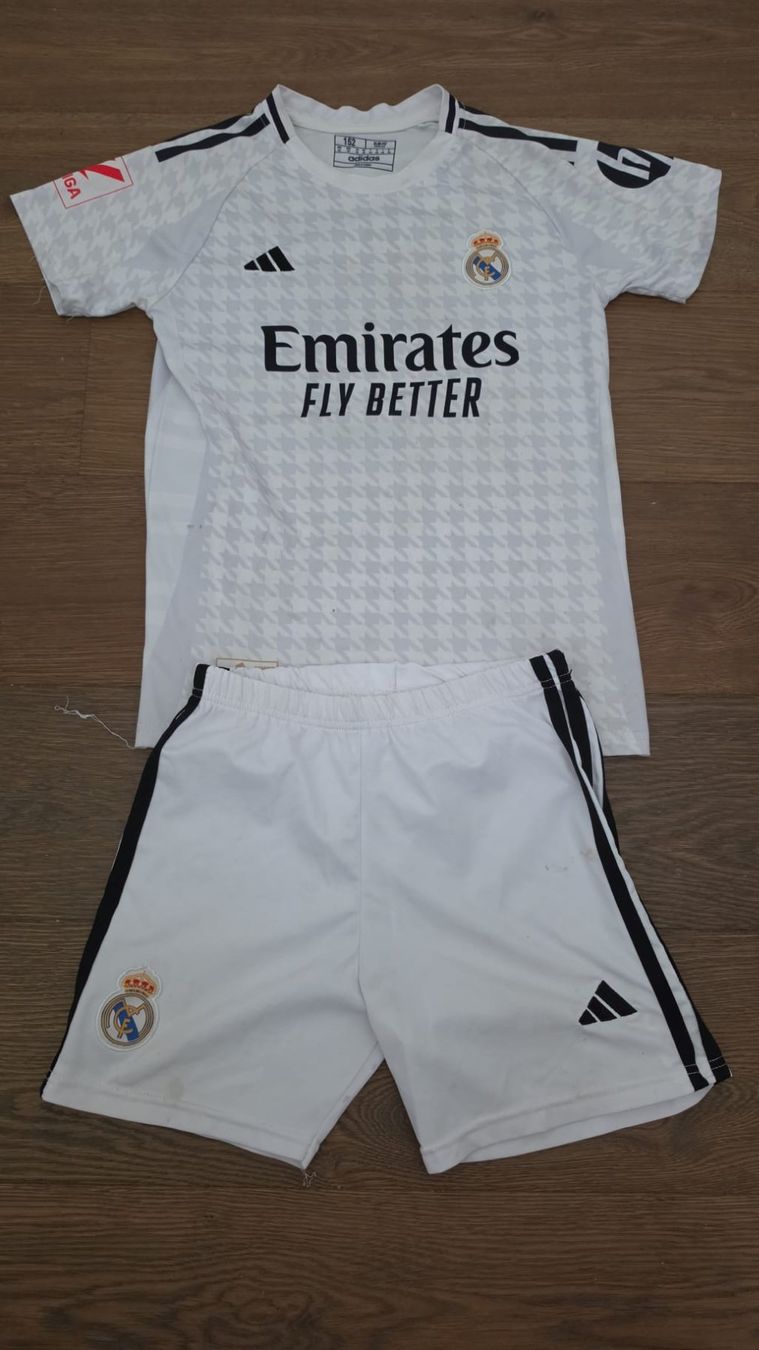 Adidas Survêtements: Fussball Trikot Set Real Madrid MBAPPE 152 – D'occasion à Unterengstringen par pascalkurmann