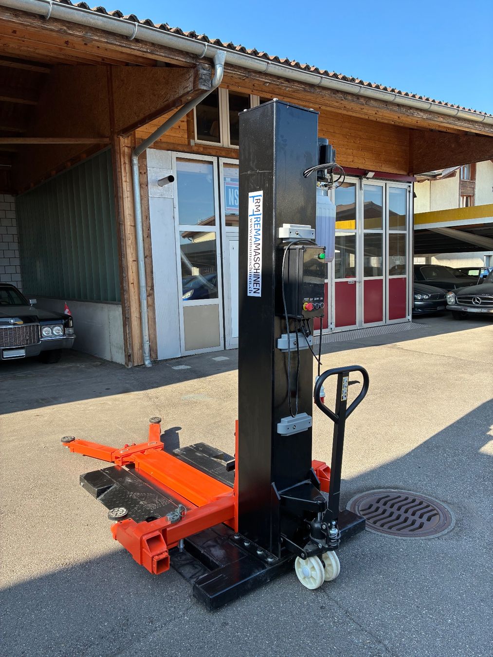 Piattaforme elevatrici & Crick: Beweglicher Einsäulen Autolift 2500KG Neuwertig – Nuovo (secondo la descrizione) da Seftigen venduto da raalls1 4