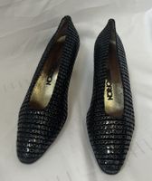Elegante schwarz-goldene Abendschuhe