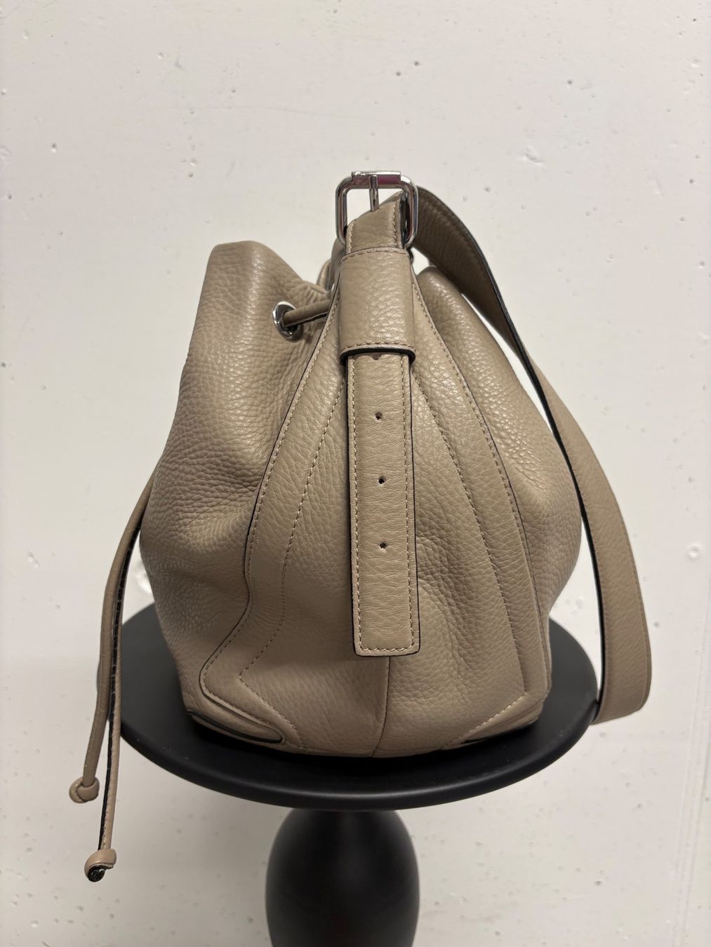 Navyboot Sacs femmes: Navyboot Ledertasche Beuteltasche beige Hobo Bag – Neuf (Voir description) à Regensdorf par secondchancefashion 2
