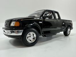 Ford F-150 Flareside Super Cab Pickup 1:18, NEU, WELLY
