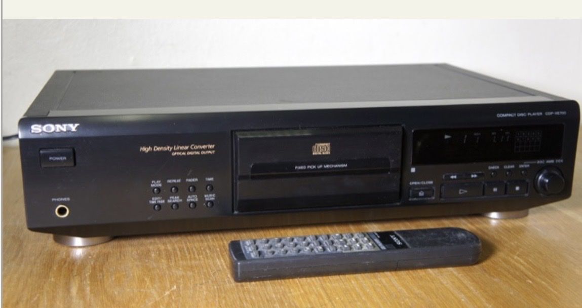 Sony Lettore multimediale & Streamer: Sony CDP-XE700 CD-Player der Spitzenklasse – Usato da Trimbach venduto da SABO-61