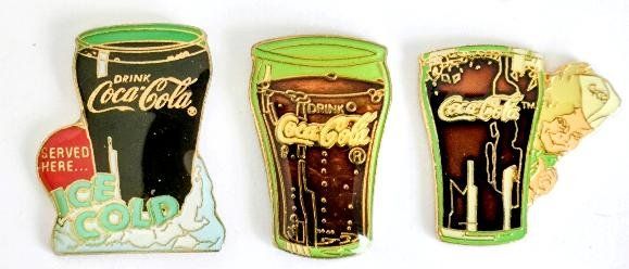 Coca-Cola Plaketten & Abzeichen: 3 Coca-Cola Pin – Gebraucht aus Pfäffikon ZH von Colacity