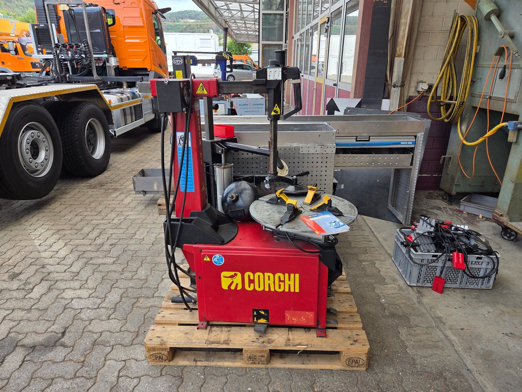Corghi Toutes les machines: Pneumontiermaschine Gorghi A2015TI – D'occasion à Sissach par ein_xz27