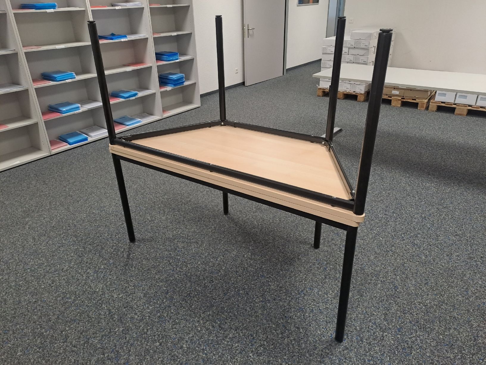 Tische: Bürotisch – Gebraucht aus Wettingen von anatomica87