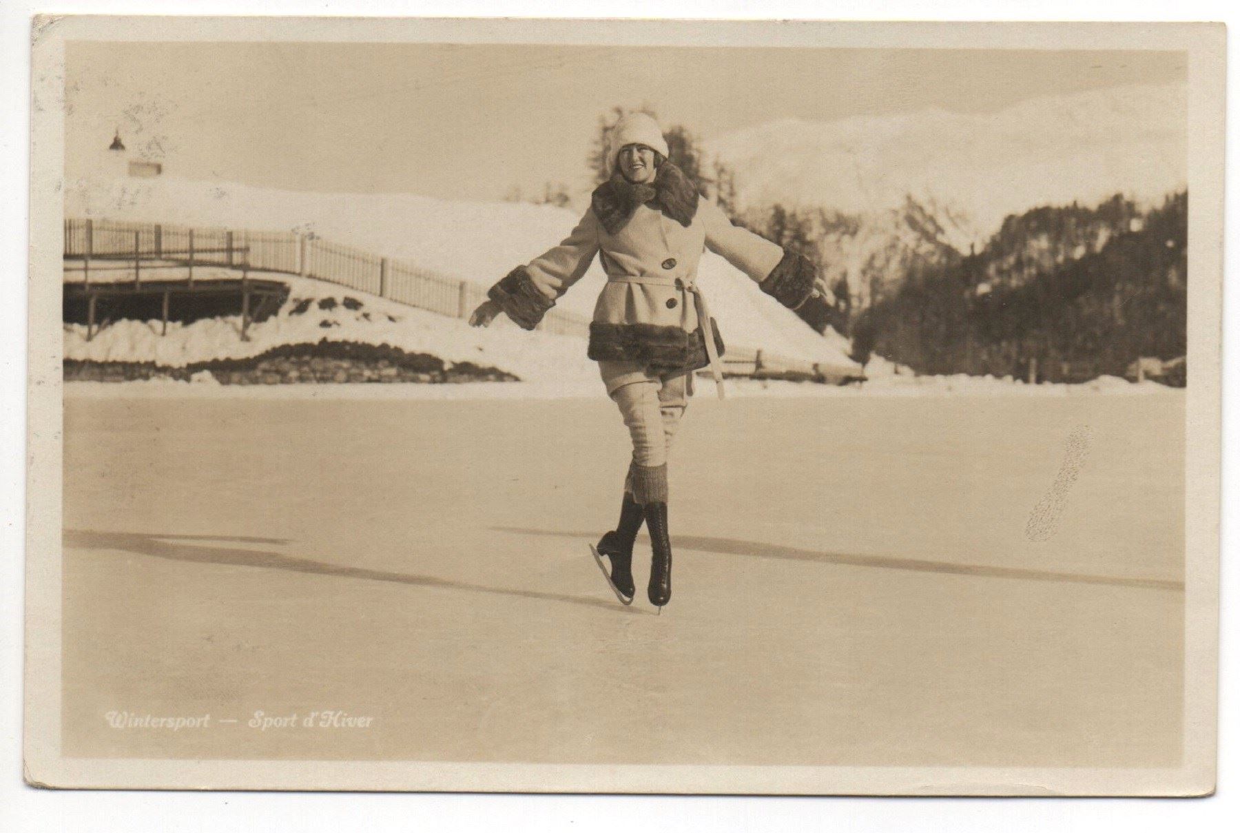 Cartes postales: ST. MORITZ Mädchen beim Eislaufen - E. Guggenheim – D'occasion à Jona par philajona