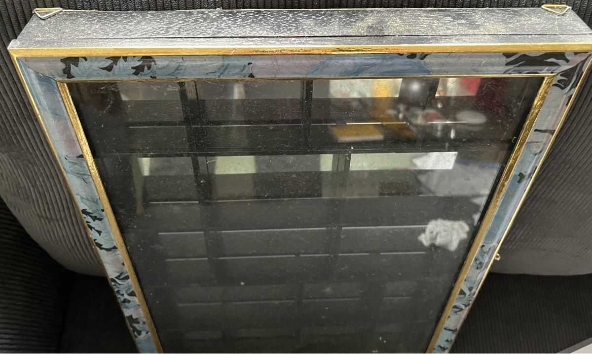 Vitrinen: Vitrine mit Spiegelhintergrund und Türchen – Gebraucht aus Kriens von Honey79 2