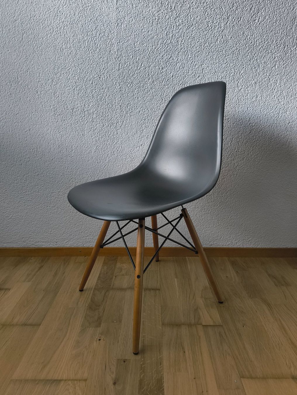 Vitra Sedie: Vitra Eames Stuhl Original DSW schwarz – Usato da Bäch SZ venduto da zapzarap