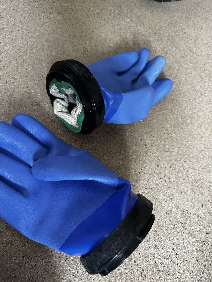 Guanti & manicotti: Lot gants étanches plongée + sous-gants – Usato da Onnens FR venduto da grospatapouf 3