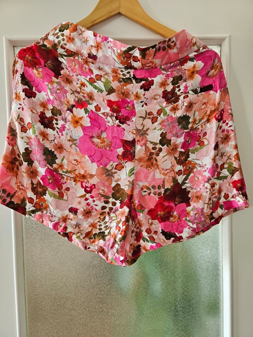 Ted Baker Hosen: Ted Baker viscose shorts – Neu (gemäss Beschreibung) aus Genève von ele_b7wq 3