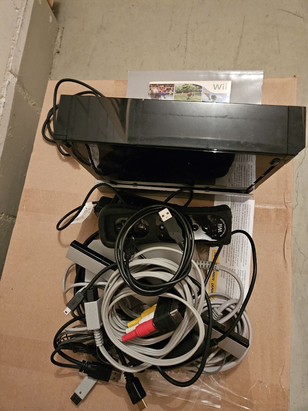 Nintendo Console: Nintendo Wii - Konsole - Inkl. Sensorleiste & 2x Controller – Usato da Wallisellen venduto da Sv3Be_ 3
