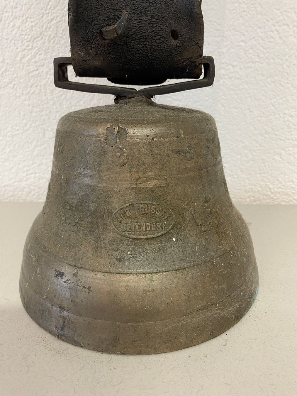 Campanacci mucche: Alte Schweizer Kuhglocke von GUSSET Uetendorf – Usato da Niederhelfenschwil venduto da Chleeblatt1938