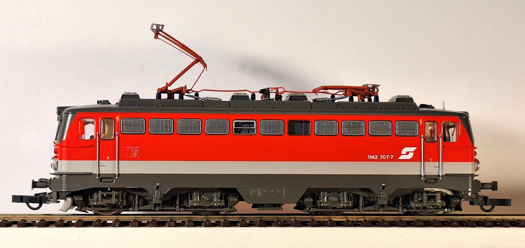 Roco Modellini di ferrovie: ÖBB 1142 mit Modularwagen – Usato da Bern venduto da BahnliebhaberRe420 4
