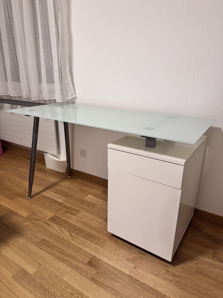 Schreibtische: Schreibtisch – Gebraucht aus Widen von suz_xbt5 2