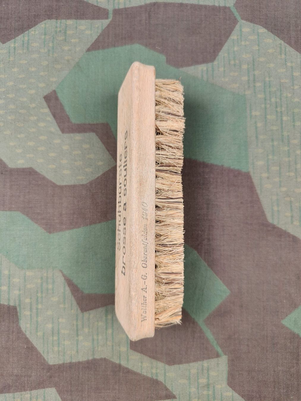 Schweizer Armee Uniformi: Schuhbürste Ord. 1914, Variante 2 – Usato da Bauma venduto da SwissMilitaria