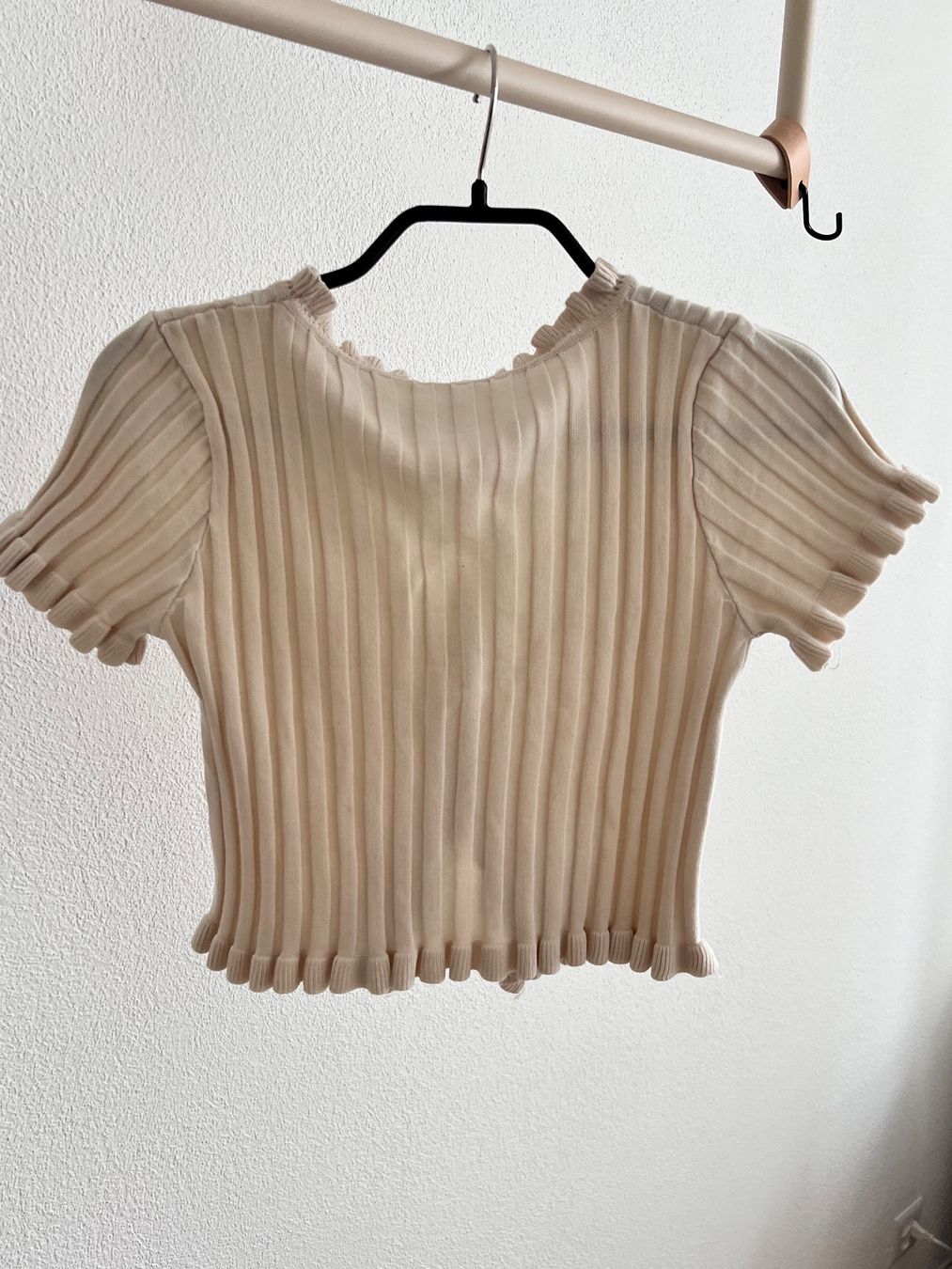 Top: Crop Top beige – Usato da Zürich venduto da lexi_alex 2