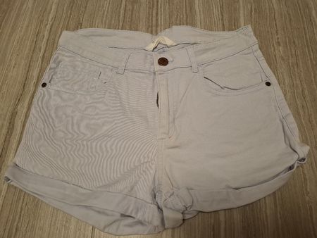 short bleu ciel taille 170