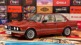 BMW 323i braun Massstab 1:18 ungeöffnet 