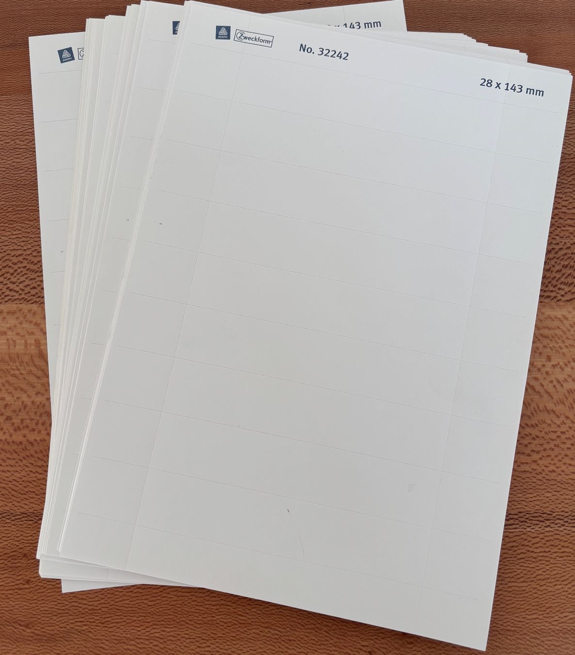 Avery Zweckform Carta: 30 Blatt AVERY Zweckform Ordner Einsteckschilder schmal – Nuovo (secondo la descrizione) da Bottmingen venduto da marktplatz-moebel