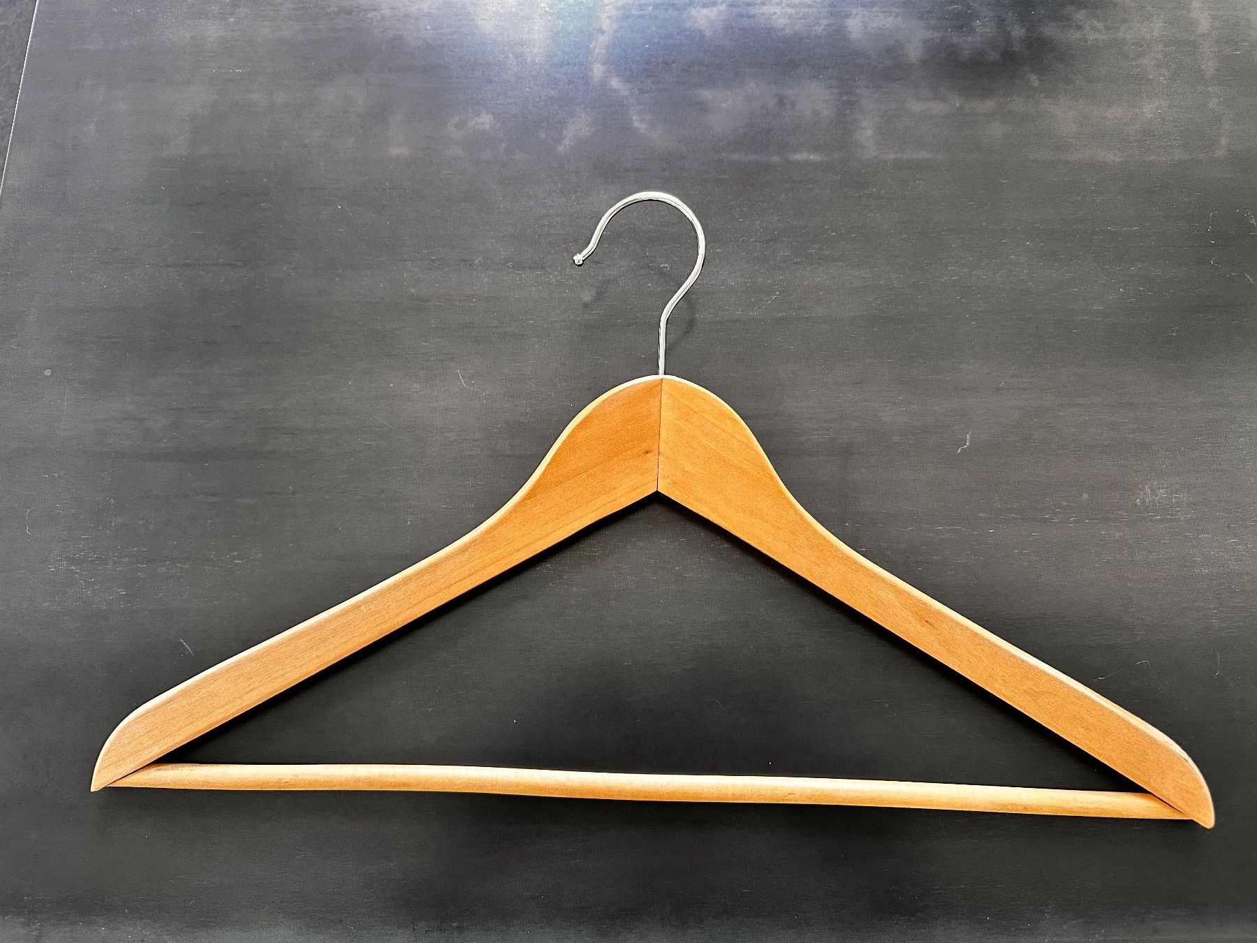 Cintres: Holz - Kleiderbügel – Neuf (Voir description) à Dornach par Preloved2ndHand