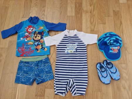 Grösse 92 Badeanzug/ Badeshirt/ Hose/ Badeschuhe/ Sonnenhut