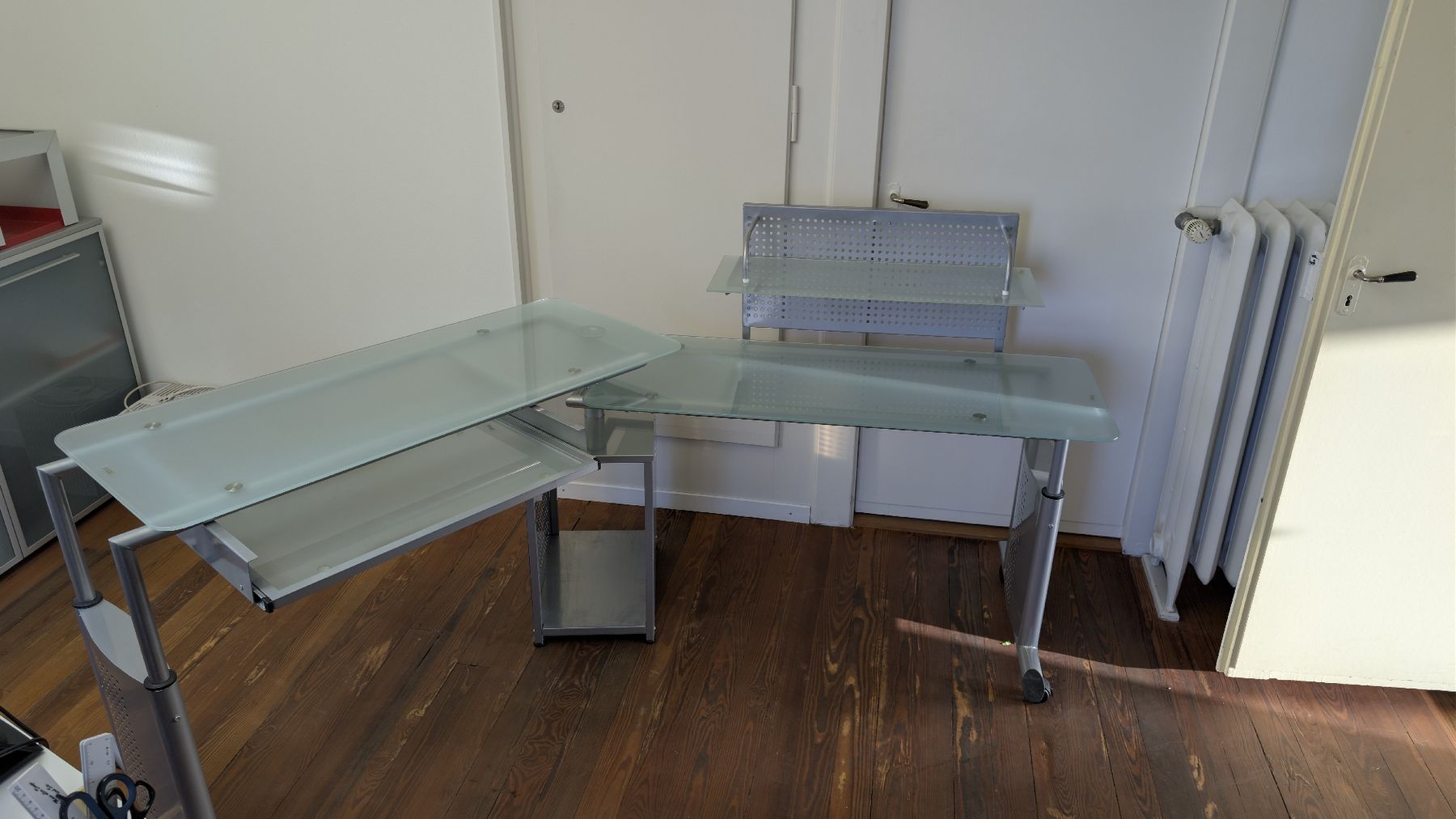 Scrivanie: Glas-Schreibtisch Dittrich Design – Usato da Wengi b. Büren venduto da _Snowflake.21