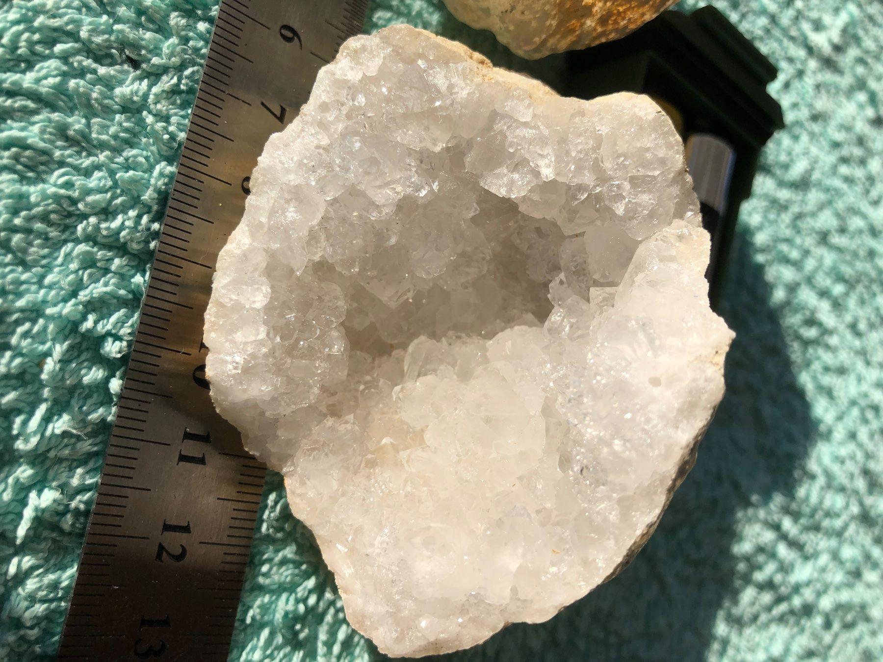 Minéraux & Lithothérapie: Géode de quartz – D'occasion à Goumoens-la-ville par sfornallaz