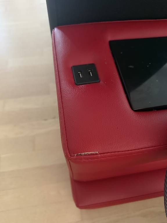 Sofas: Sofa mit Schlaffunktion, LED, USB & Getränkehalter – Gebraucht aus Ermatingen von Nessa22 4