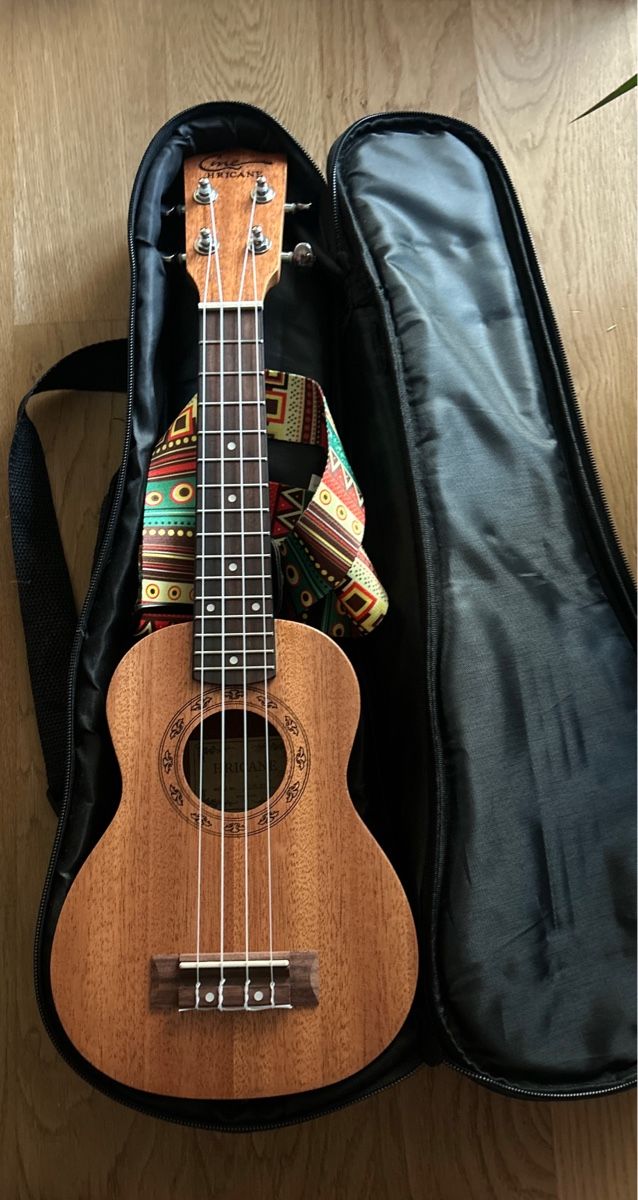 Strumenti musicali: Ukulele – Nuovo (secondo la descrizione) da Schöftland venduto da DesignbyNaja
