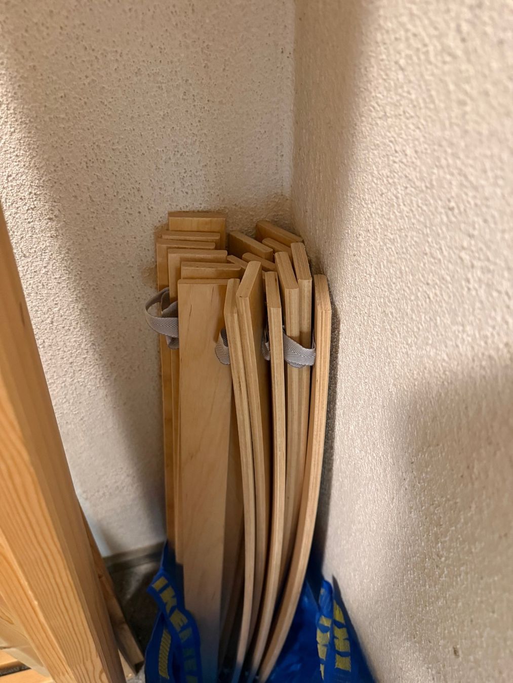 Ikea Betten: Holzbett 200x90 – Gebraucht aus Regensdorf von timur.butenko 1