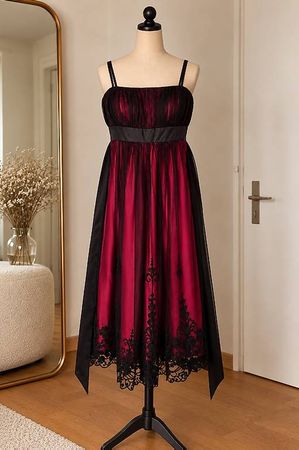 Abendkleid Bordeaux/Schwarz mit Spitze / Grösse 38